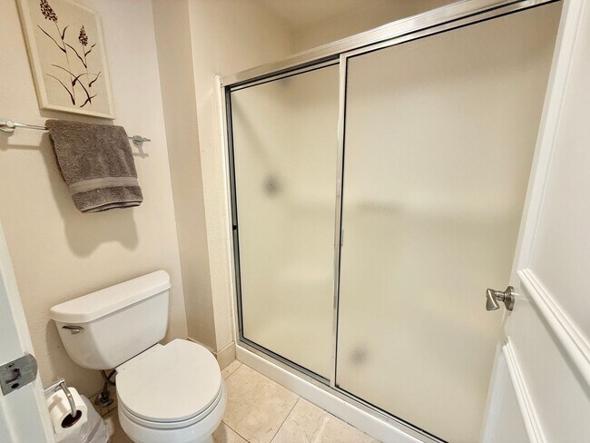 Building Photo - Live the Las Vegas Lifestyle in a Gated, Amenity-Rich Community ALL UTILITIES INCLUDED