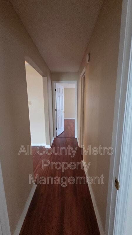 Building Photo - 261 Daisy Estates Dr