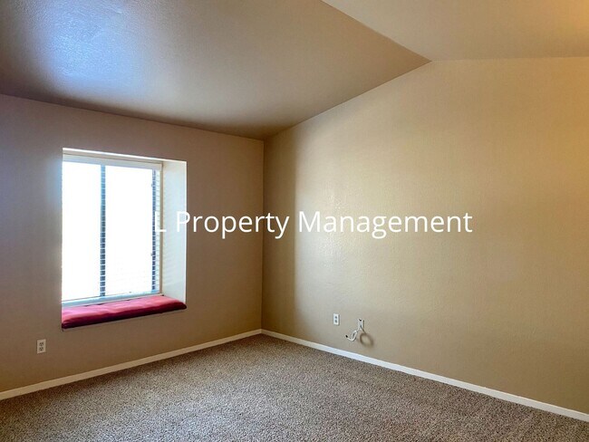 Building Photo - Spacious 1 Bedroom Condo in North Salinas!