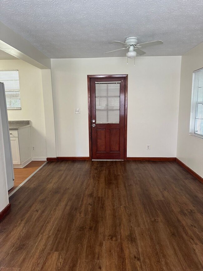 Building Photo - Welcome Home, Cozy House For Rent, JAX Heights