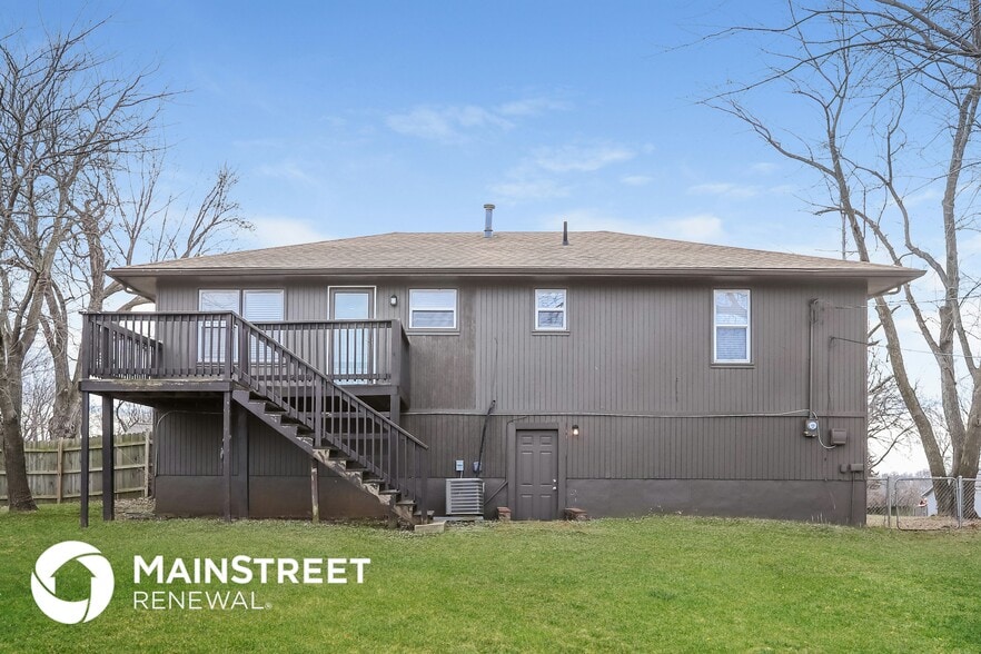 Building Photo - 406 E 164th Terrace