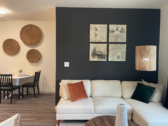 Building Photo - 110 Bluebonnet Cir