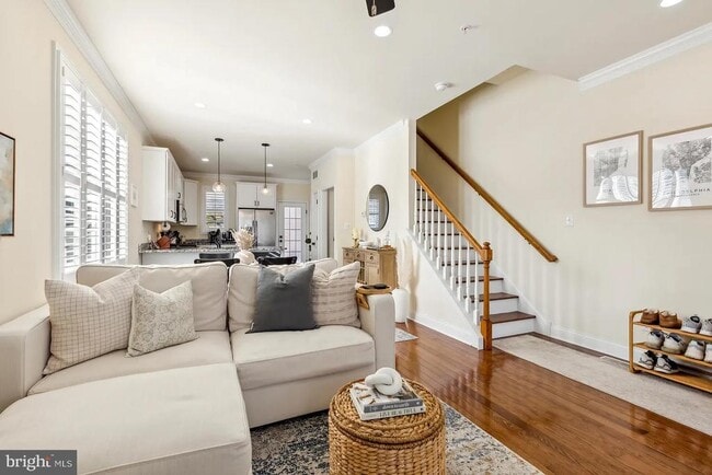 Building Photo - 103 Front St