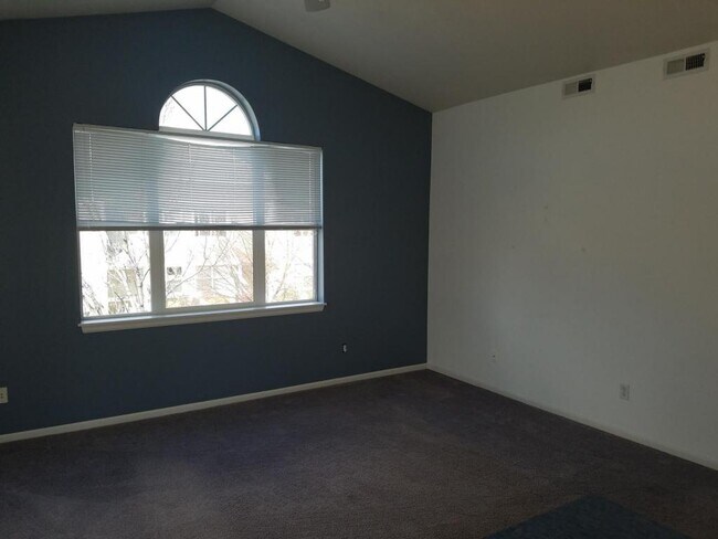 Building Photo - 640 Gooseberry Dr