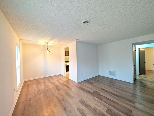 Building Photo - Black Mountain Apartment Rental-Genesis Circle