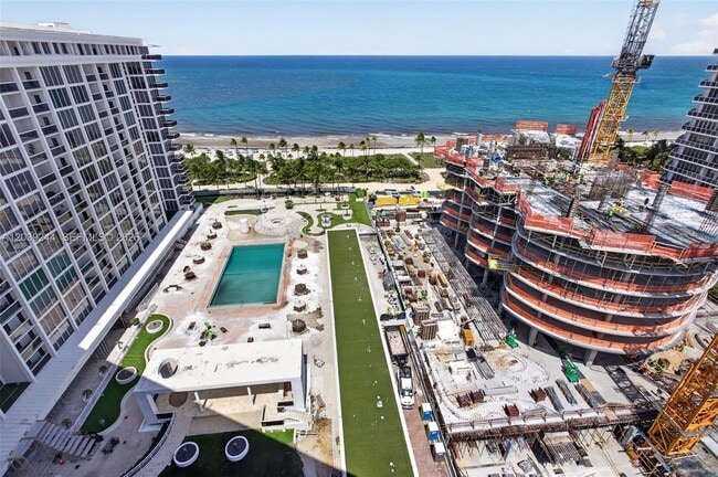 Building Photo - 10275 Collins Ave