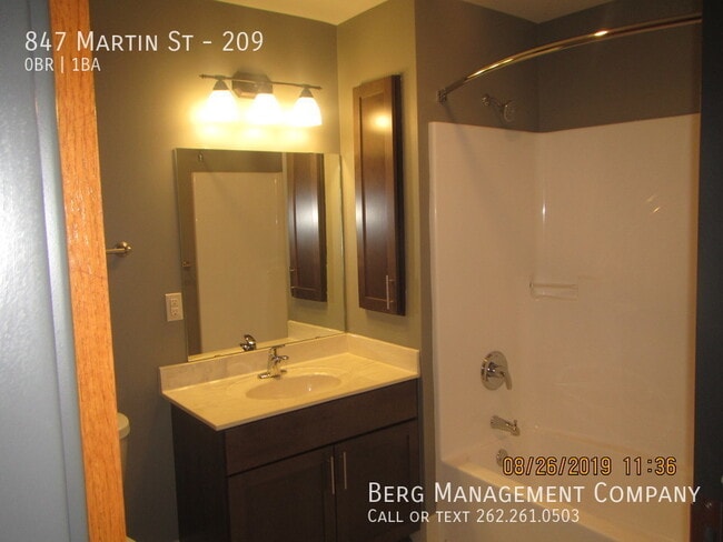 Building Photo - 847 Martin St