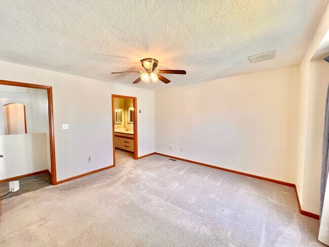 Building Photo - Spacious 3 bedroom/3 bath Townhome with 2 car Attached Garage and Private Yard in Evans, CO