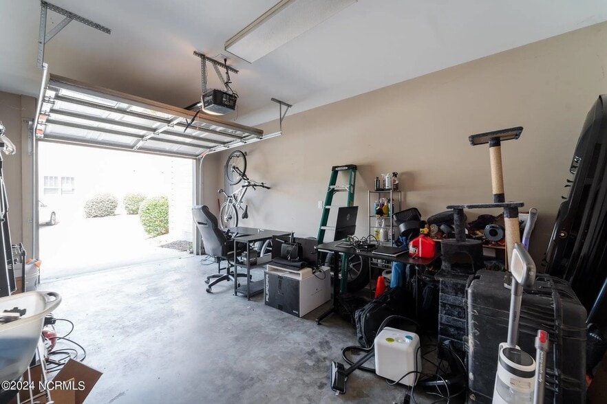 Building Photo - 177 Pinebranch Ct