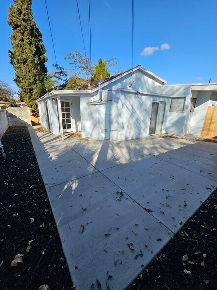 Building Photo - 1226 W Palm Ave