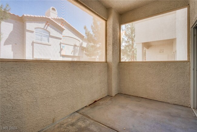 Building Photo - 6480 Annie Oakley Dr