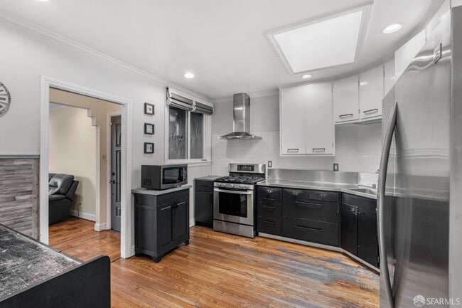 Building Photo - 112 Baden St