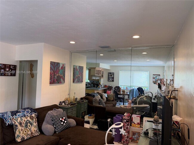 Building Photo - 2862 SW 38th Ave