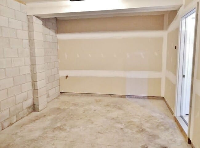 Building Photo - 3 Bed / 2 Bath Single Family Townhome