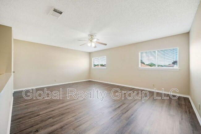 Building Photo - 1117 Stone Hollow