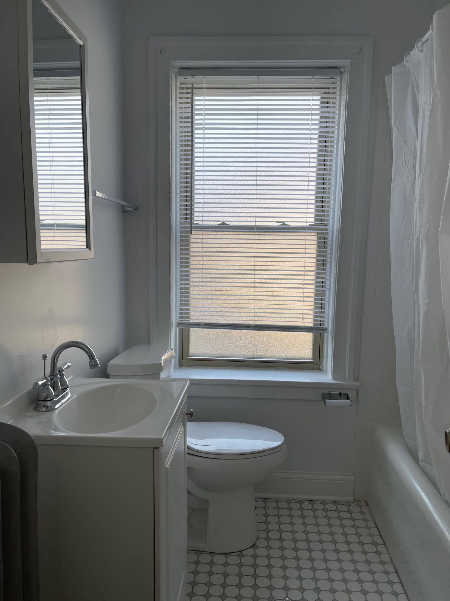 Building Photo - 1640 W Estes Ave