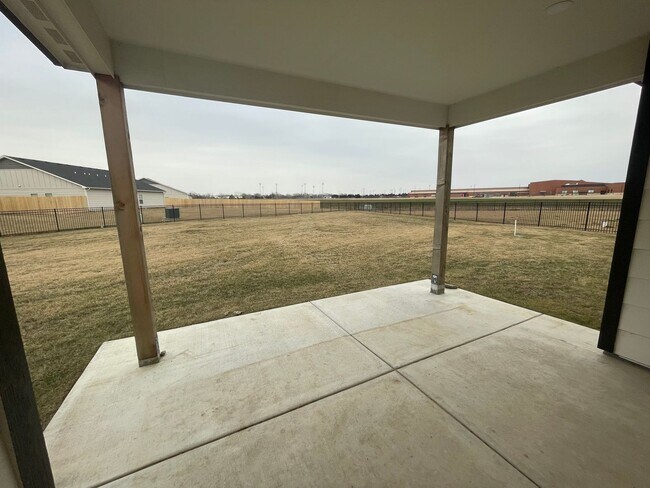 Building Photo - Nearly New 3 Bed 2 Bath Home in Goddard Schools – Trails End