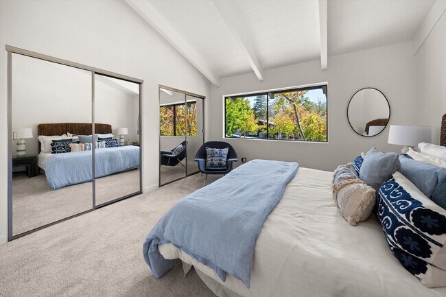 Building Photo - The Highlands-Unfurnished 2 bdrm Condo-Avail Now!