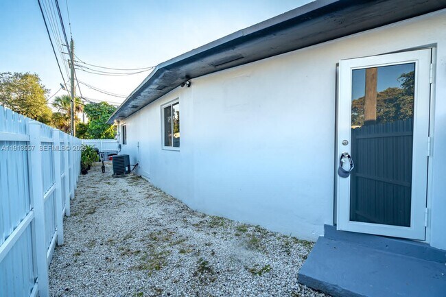 Building Photo - 2388 NE 173rd St