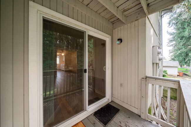 Building Photo - St. Johns 1 bedroom 1 bath in park-like setting.