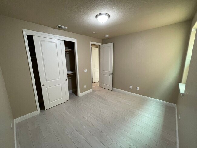 Building Photo - 691 Addison Ln