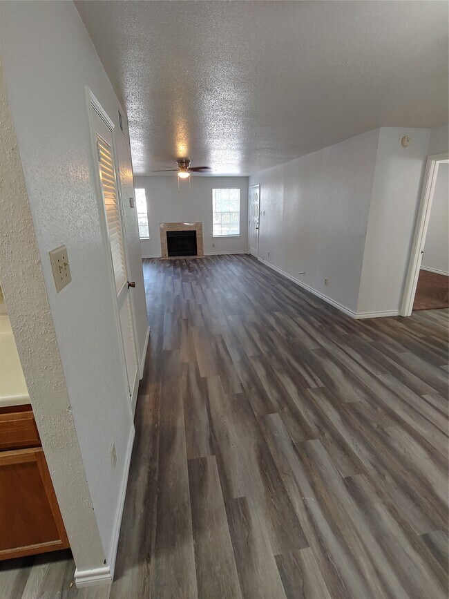 Building Photo - 9700 Leawood Blvd