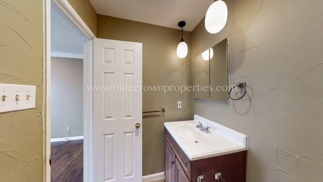 Building Photo - 10239 Catalpa Rd