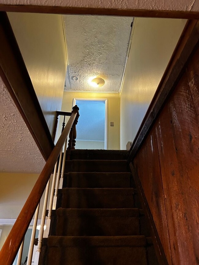 Building Photo - Welcome To This Charming 3-Bedroom, 1-Bathroom Home Located in the Heart of Carbondale, PA.