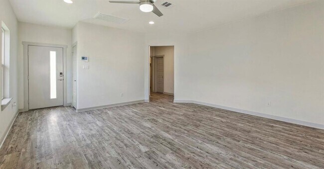 Building Photo - 2100 Daleside Ln
