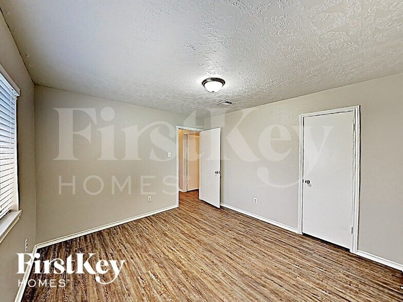 Building Photo - 6803 Stiller Dr