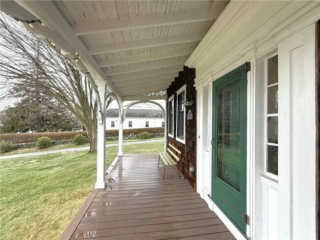 Building Photo - 2678 E Main Rd