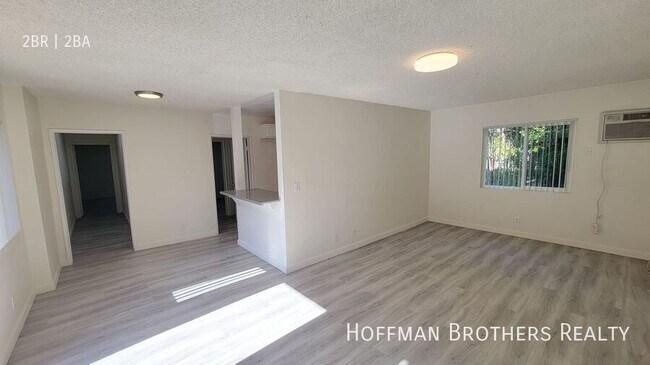 Building Photo - 13113 Oxnard St