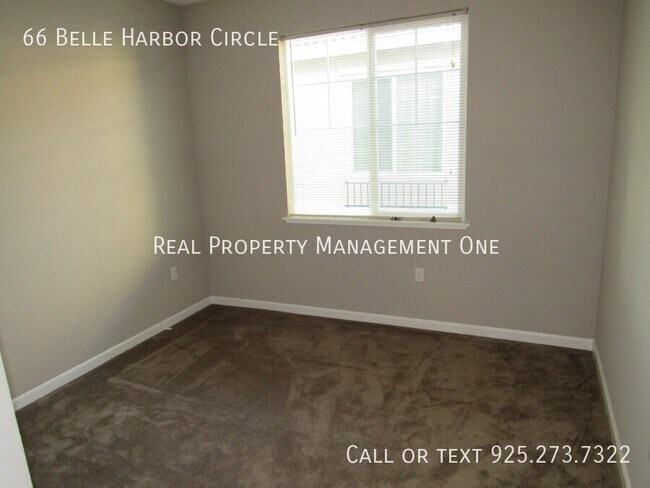 Building Photo - 66 Belle Harbor Cir