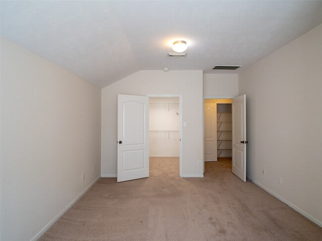 Building Photo - 5406 Timber Ct Hollow