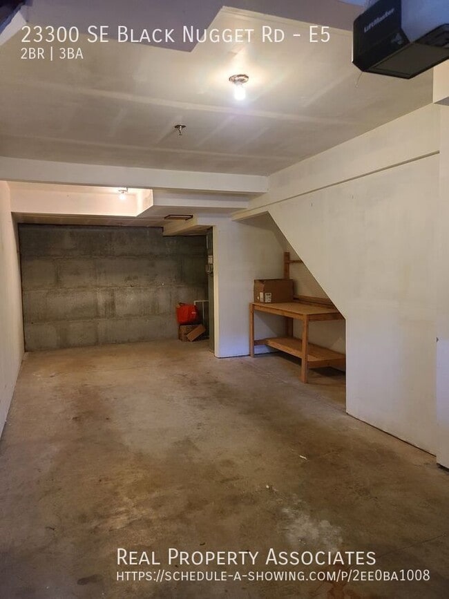 Building Photo - Quiet Two Bedroom Townhome Near Tiger Moun...