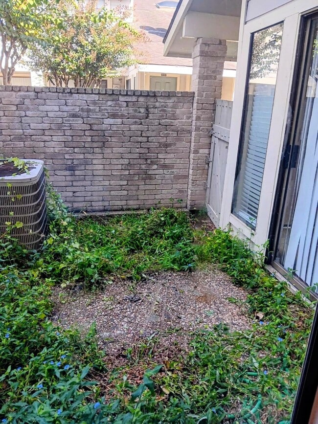 Building Photo - 11941 Bob White Dr