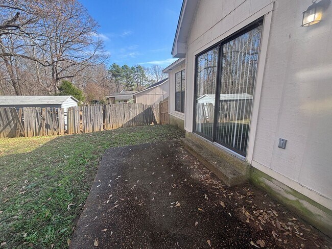 Building Photo - 5756 Crievewood Dr