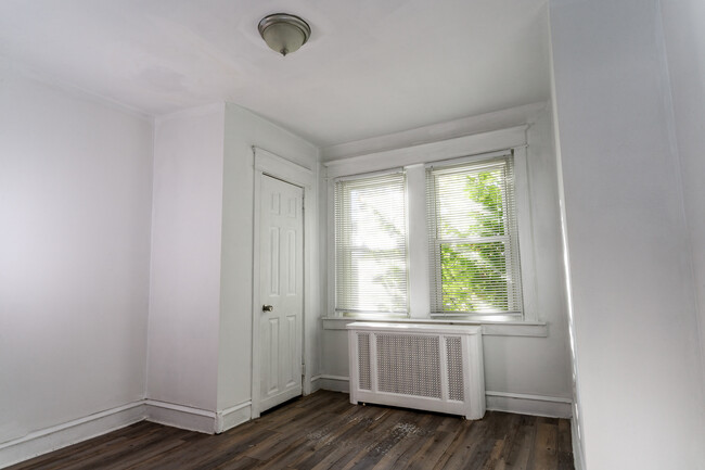 Back Bedroom - 5316 W Columbia Ave