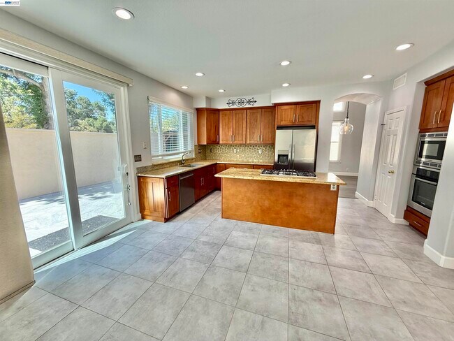 Building Photo - 4238 Diavila Ave