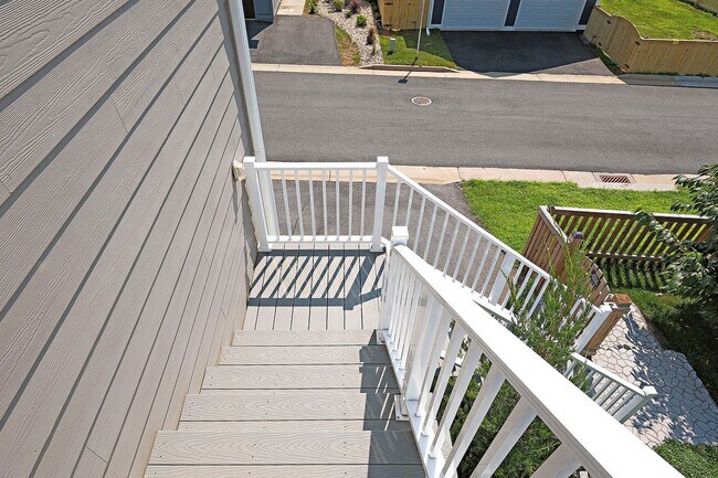 Building Photo - Pet-Friendly Studio Apartment in Desirable Old Trail