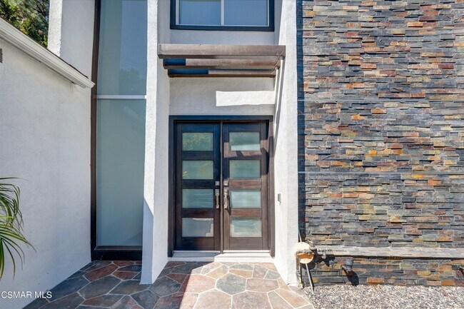 Building Photo - 4833 Dunman Ave