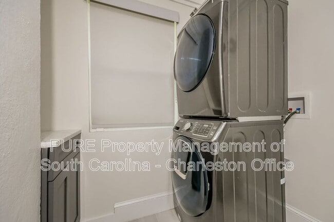Building Photo - 1239 Sunset Dr