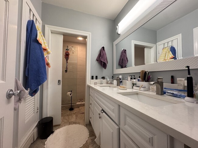 Building Photo - 10-12-12 Webster St