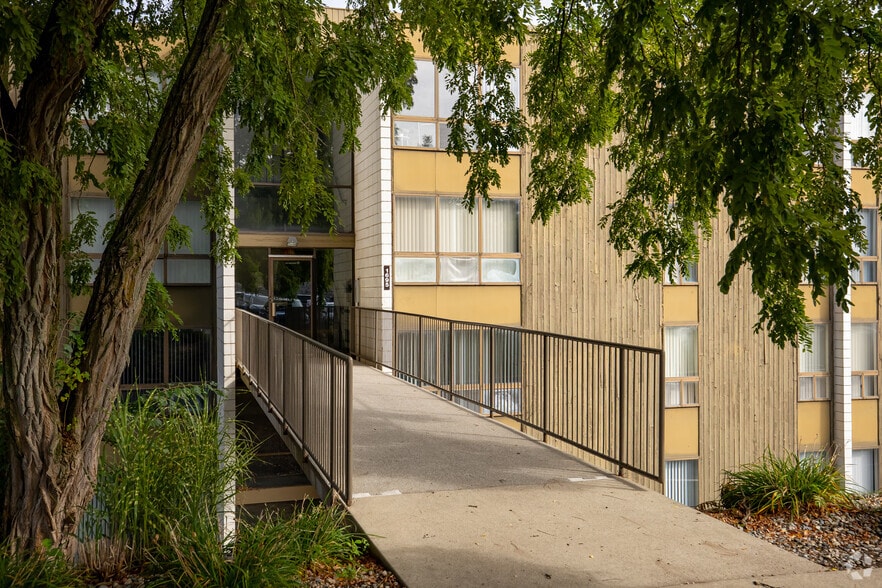Building Entrance - The Highlands Apartments