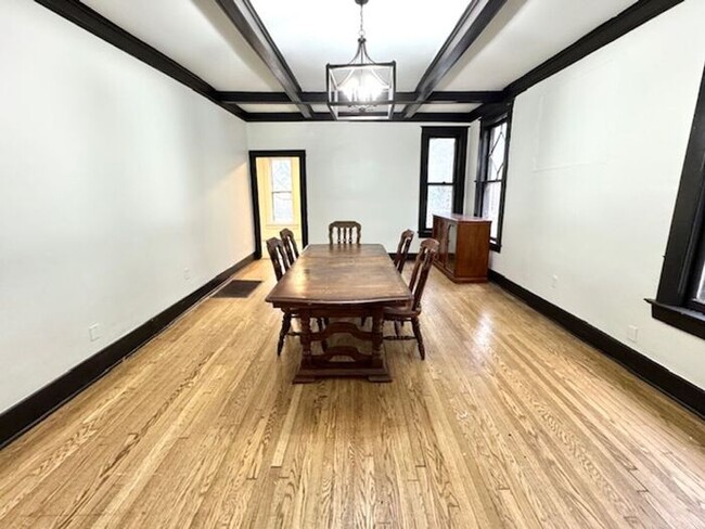Building Photo - Historic Large Beautiful midtown home near Rhodes College available for Rent!