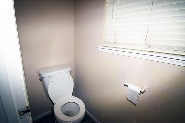 Building Photo - 1806 Cedarwood Ct