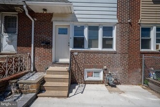 Building Photo - 426 Hampden Rd