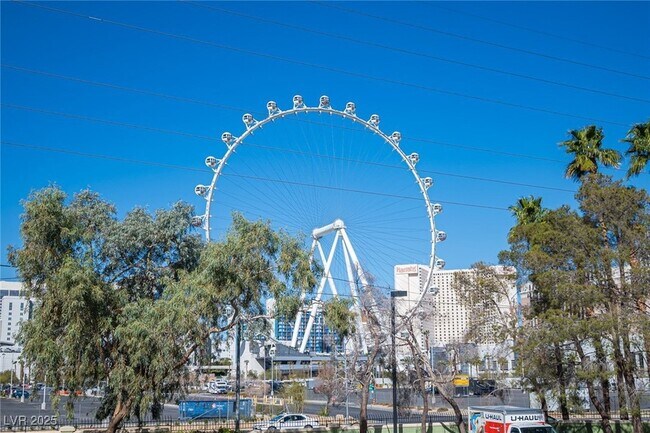 Building Photo - 220 E Flamingo Rd