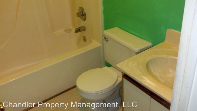 Building Photo - 318 E Little Creek Rd