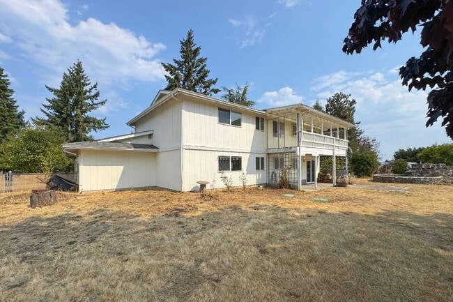 Building Photo - Large Home on Large Lot in Sequim